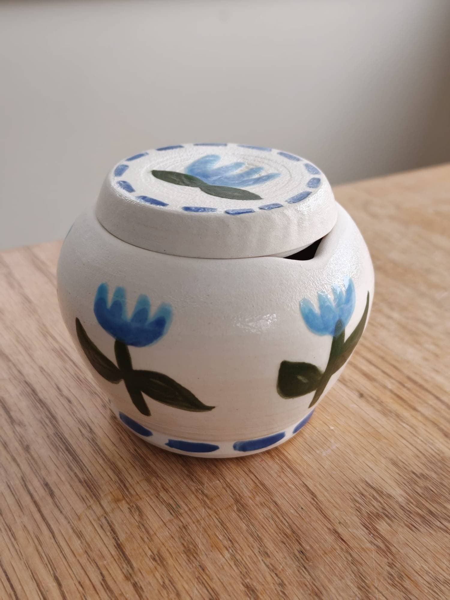 Lidded pot, blue tulips, view 2